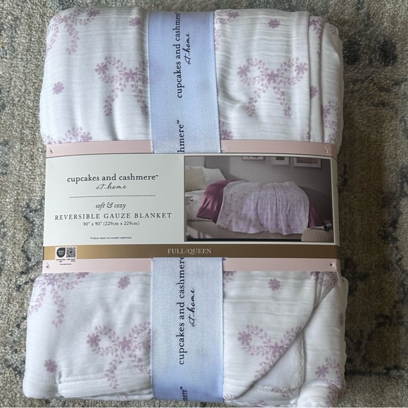 *New* cupcakes & cashmere Reversible Gauze Blanket - 90’’x90’’